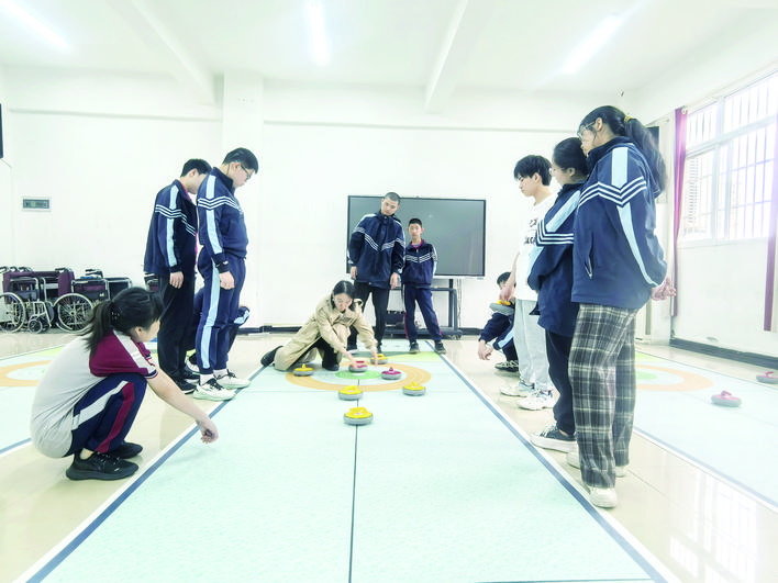 8年3冠！他们在冰壶赛道凿刻生命之光