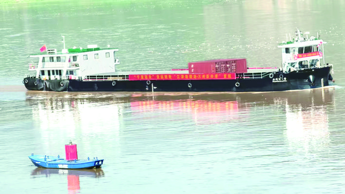 船舶运力稳增提质 水运经济平稳增长 今年上半年，全区水路运输累计完成货运量2015万吨，同比增长2.4%